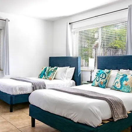 Hollywood Beach Family Pool Home